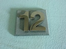 hausnummer edelstahl, Corianplatte mit Edelstahlnummern