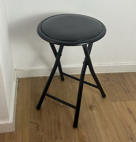Poco klapphocker aus metall - aus,