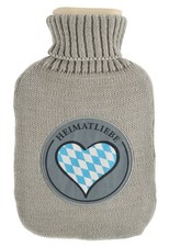 Wärmflasche Heimatliebe Bayern mit Herz, 1,5 L mit Strickbezug - Bettflasche