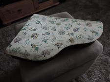 Antike Spieluhr in Trumpf-Pralinen-Schachtel