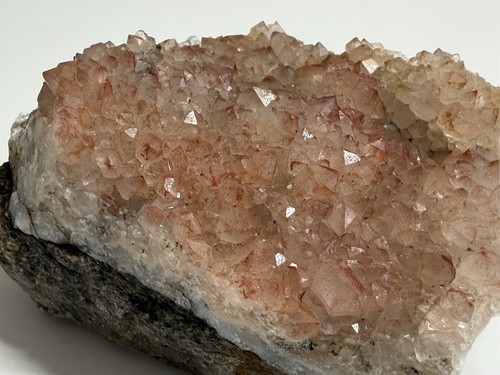 Quarz stufe mit hämatit - quarz,