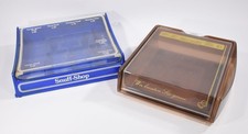 2 alte SCHNUPFTABAK THEKEN-DISPLAYS für Schnupftabakdosen Snuff Shop Sammler