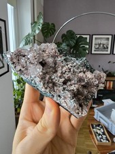 Roter Apophyllit Auf Chalcedon