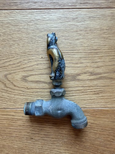 Vintage wasserhahn mit - wasserhahn, katze