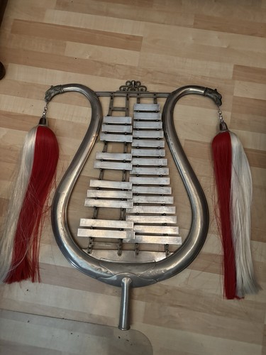Altes glockenspiel mit - altes, (lyra)