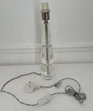 Next Glas und Chrom Lampenfuß