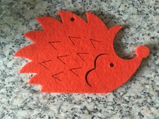 kleiner Filzigel als Untersetzer oder zum Aufhängen, kaminrot