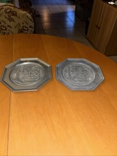 2 Zinnteller, 22 cm,Wandteller mit Aufhängung, Zierteller-nicht lebensmittelecht