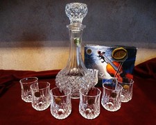 Karaffe und 6 Schnapsgläser