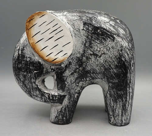 Schöner elefant aus albesia - elefant,
