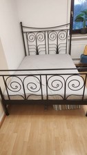 Jugendbett 140x200 mit Lattenrost und Matratze, Metallgestell, schwarz