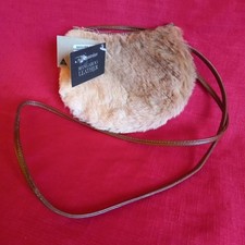 NEU MIT ETIKETT
