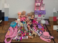Puppen Barbie Zubehör Spielhaus Kleidung Tasche Konvolut Sammlung