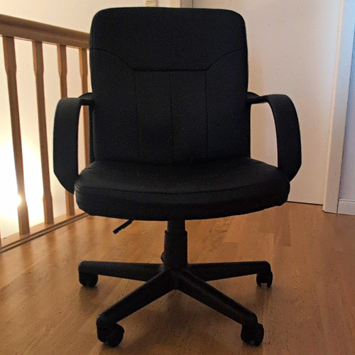 Schwarzer büro drehstuhl - schwarzer, büro-drehstuhl