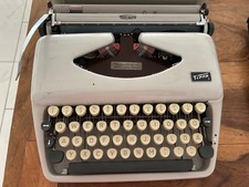 Schreibmaschine Reiseschreibmaschine antik: Triumph Tippa  50er/60er/70er Jahre