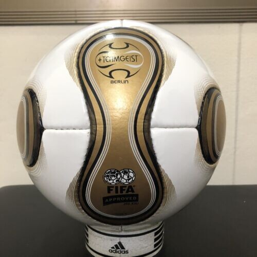 Adidas teamgeist fifa world - adidas,