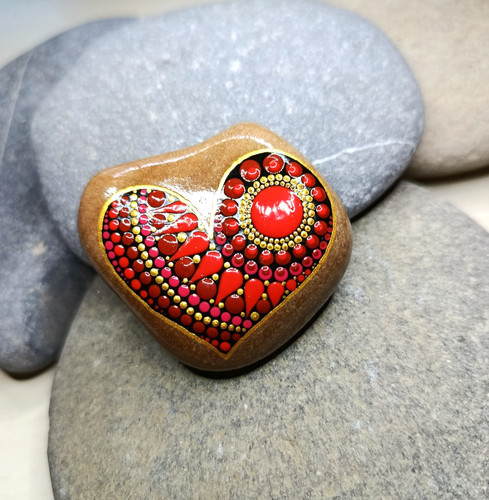 Bemalter stein herz - stein,, mandala