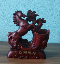 Dekorativer Eleganter Stiftehalter in Form eines Pferdes Symbol für Erfolg