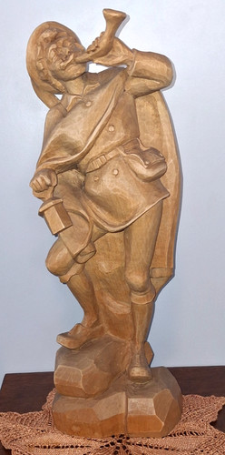 Holzfigur geschnitzt