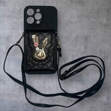 Apple iPhone 15 Pro Max Hülle Case Cover Band Kordel Handykette schwarz „BUNNY“