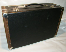 Alter Koffer kleiner