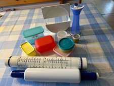 Tupper Kuchenrolle mit Backfolie, Puderzuckermühle, Deckelhalter und 7 Dosen