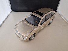 1:18 KYOSHO MERCEDES E320T E-KLASSE S211 PERLBEIGEMET. LEDER