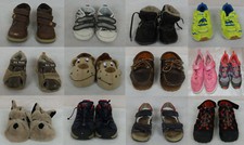 Kinderschuhe diverser Hersteller und diverse Größen mit Beschädigungen
