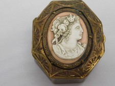 Antike Pillendose mit Gemme um