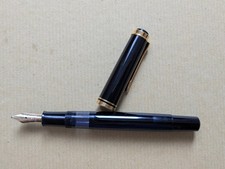 Pelikan Souverän M400 Kolbenfüllhalter schwarz Federbreite BB 14K/585