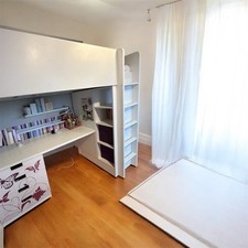 Hochbett mit Kleiderschrank und Schreibtisch für Jugend oder Kinderzimmer 