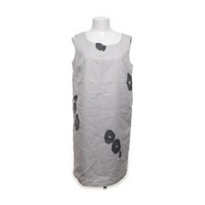 Lauri Jarvinen, Kleid