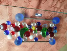 Glasschale von " LEONARDO", mit bunten Glassteinen dazu