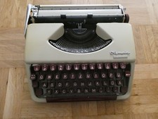 Reise-Schreibmaschine Olympia Splendid 33 mit Ledertasche