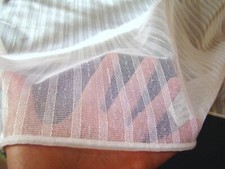 gestreifter weiße Stores