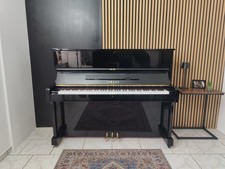 Yamaha U1 Klavier in schwarz