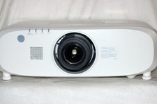 *Panasonic PT-EZ580*LCD-Beamer