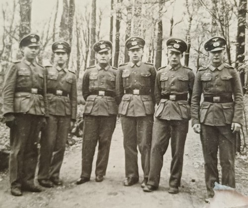 Sechs soldaten männer - soldaten,