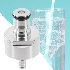 Füllen Sie Ihre Plastikgetränkeflaschen effizient mit diesem Adapterwerkzeug