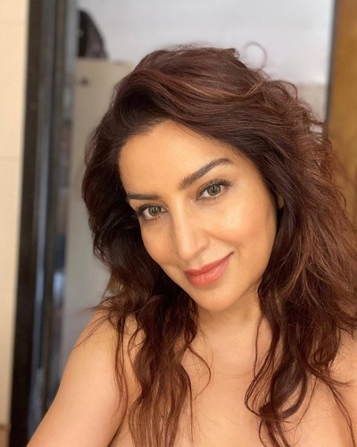 Tisca chopra 725 - 1),
