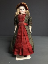 Antike unbekannte Puppe mit