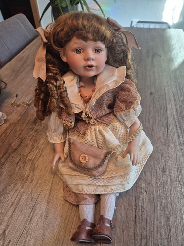 Porzellanpuppe - cm, –