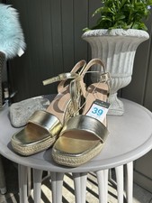 Goldene Keilsandaletten /