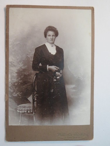 Tachau stehende frau im - -,