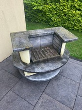 Grill aus Betonteilen für den Außenbereich