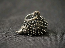 Schöner Kettenanhänger Igel