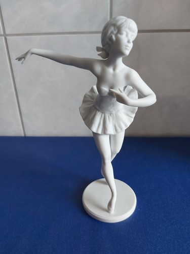 Porzellanfigur-~AK
