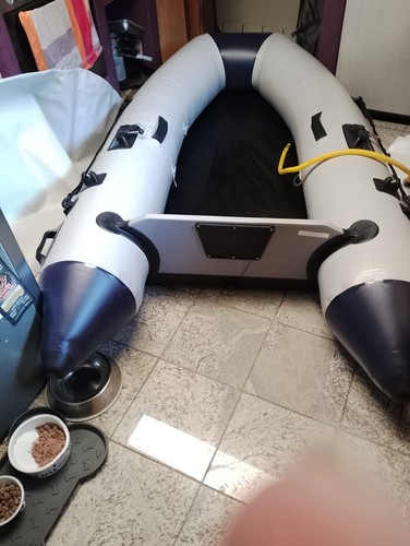 Aufblasbares schlauchboot - aufblasbares,