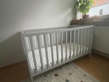 IKEA SUNDVIK Babybett, grau