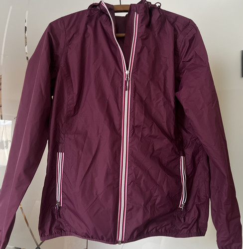 Dunkelrote regenjacke - dunkelrote,